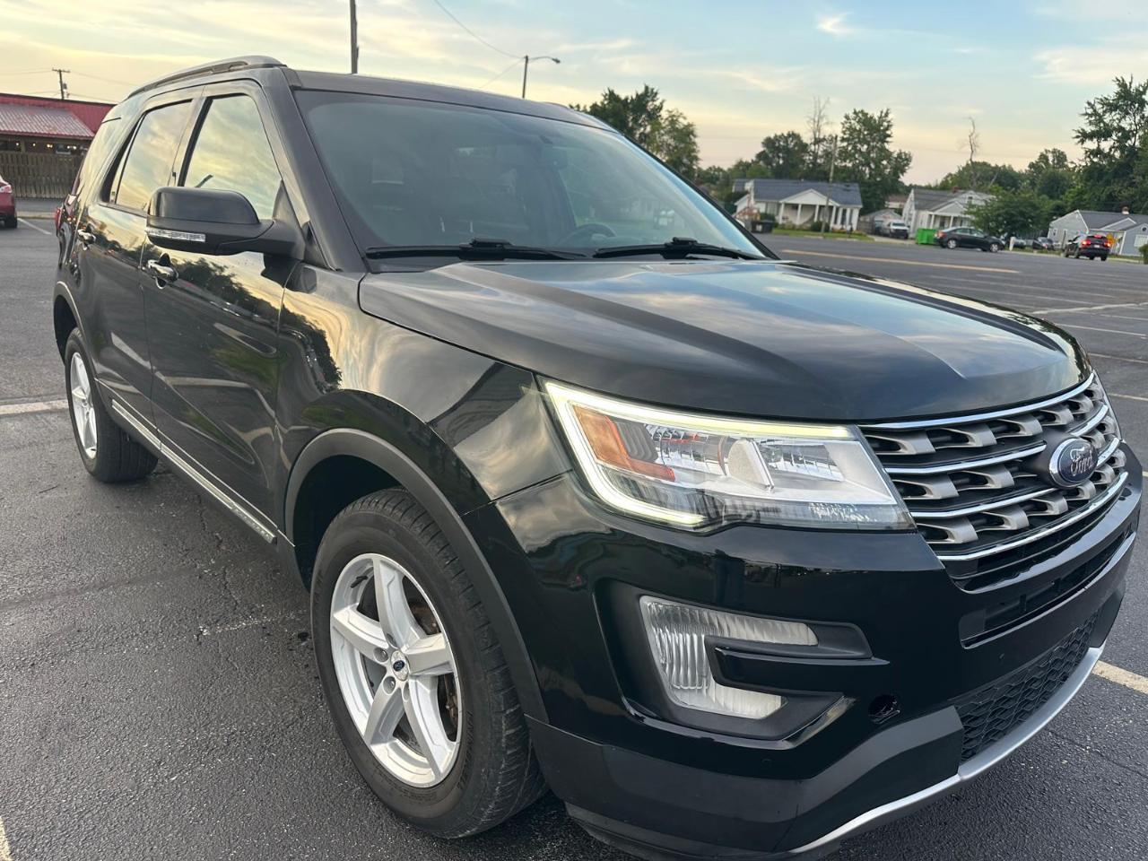 Ford Explorer XLT 4D SUV 4WD 2017