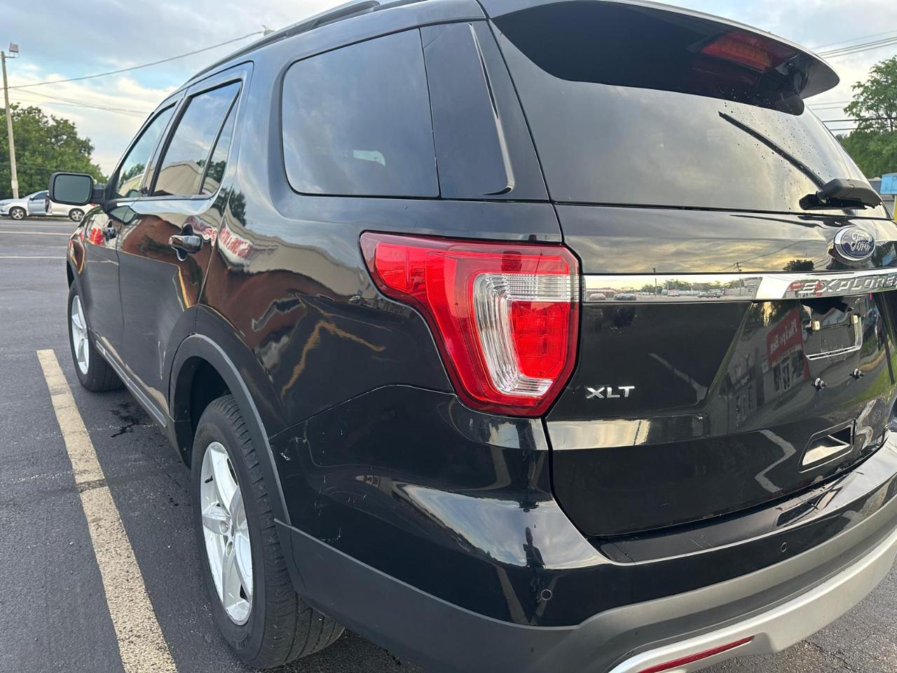 Ford Explorer XLT 4D SUV 4WD 2017