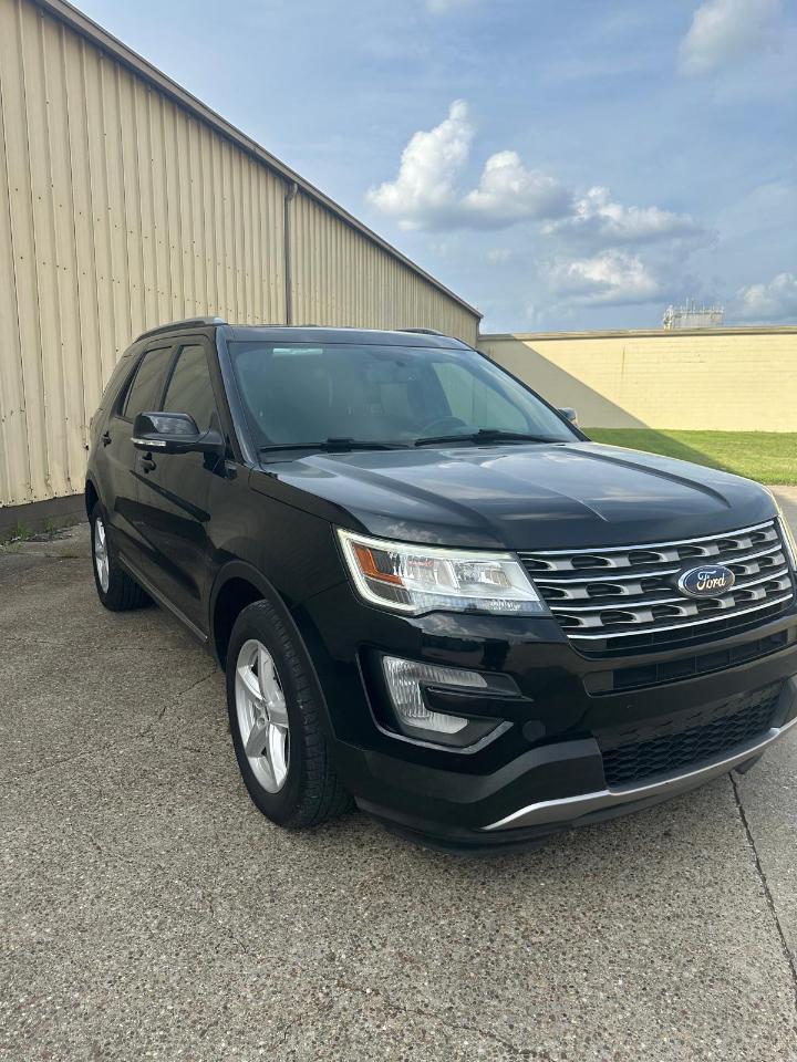 Ford Explorer XLT 4D SUV 4WD 2017