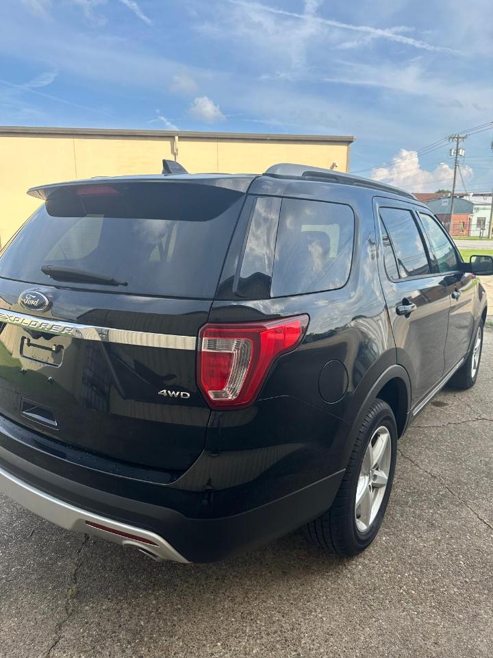 Ford Explorer XLT 4D SUV 4WD 2017