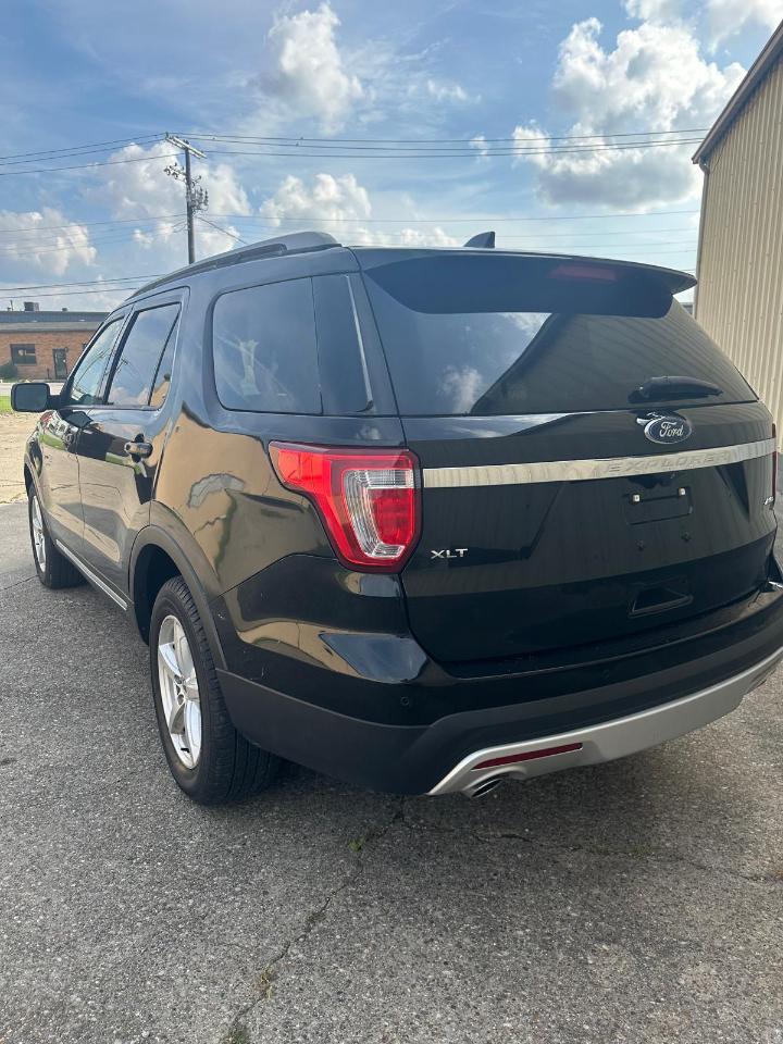 Ford Explorer XLT 4D SUV 4WD 2017
