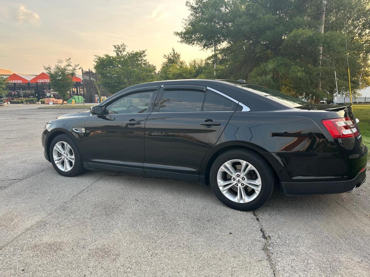 Ford Taurus SEL FWD 2018