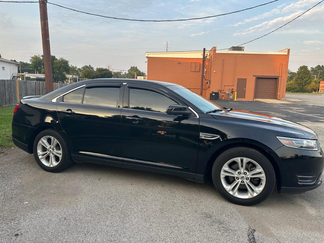 Ford Taurus SEL FWD 2018
