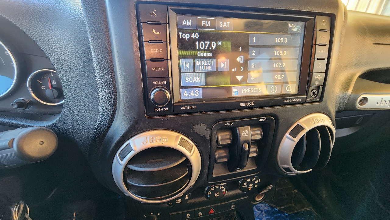 Jeep Wrangler Unlimited Sahara 4WD 2013