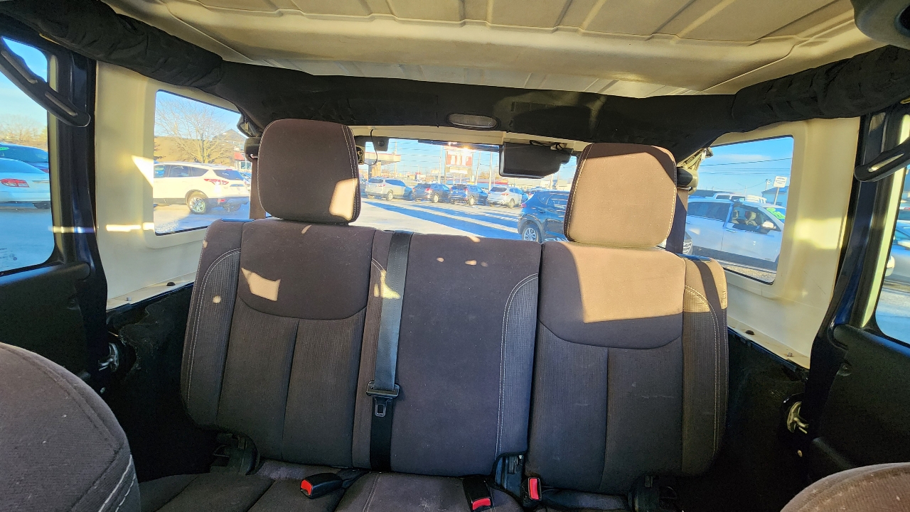 Jeep Wrangler Unlimited Sahara 4WD 2013