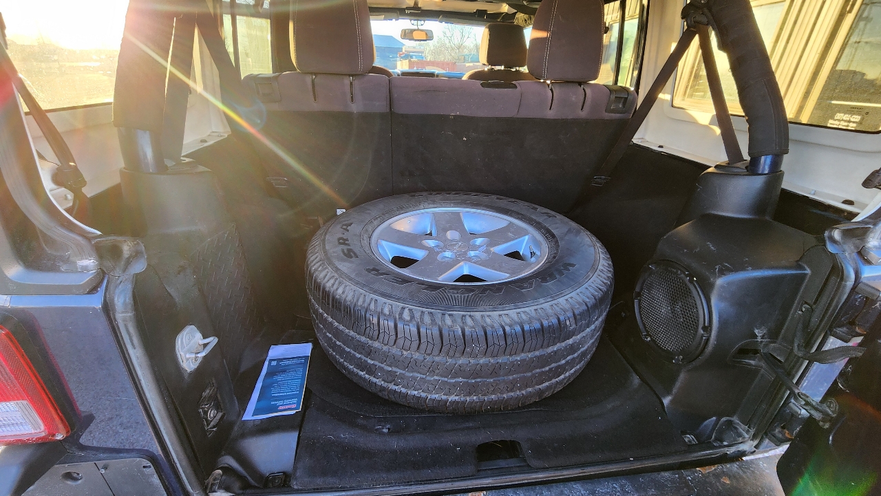 Jeep Wrangler Unlimited Sahara 4WD 2013