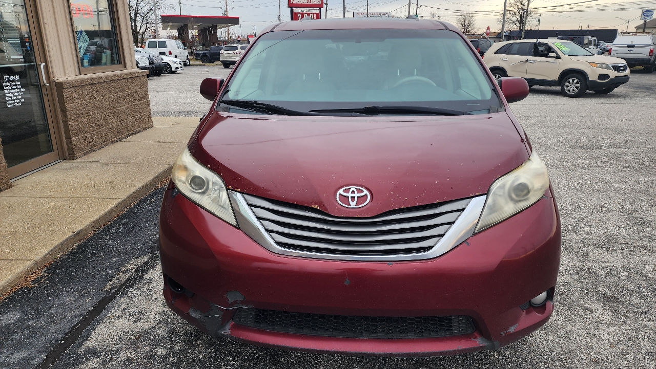 Toyota Sienna XLE FWD 8-Passenger V6 2013