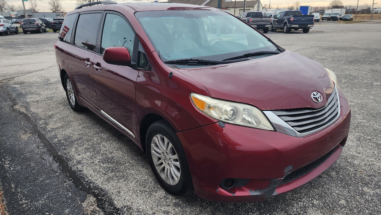 Toyota Sienna XLE FWD 8-Passenger V6 2013