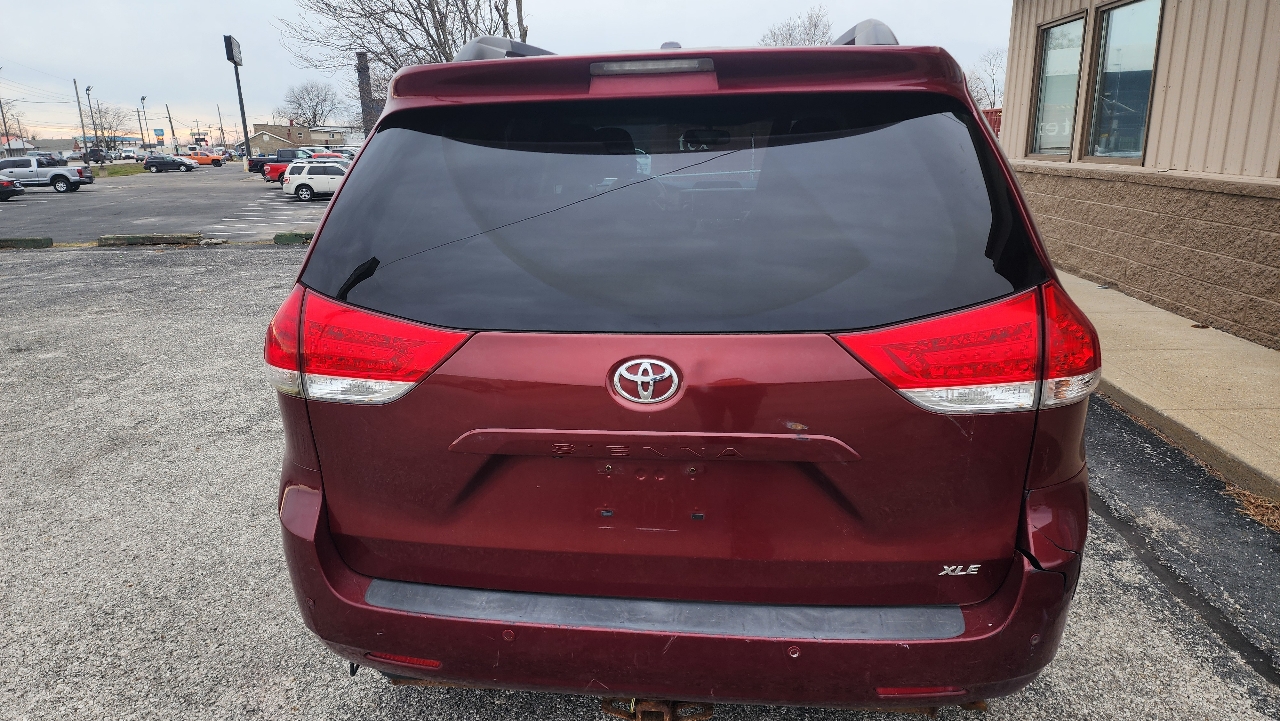 Toyota Sienna XLE FWD 8-Passenger V6 2013