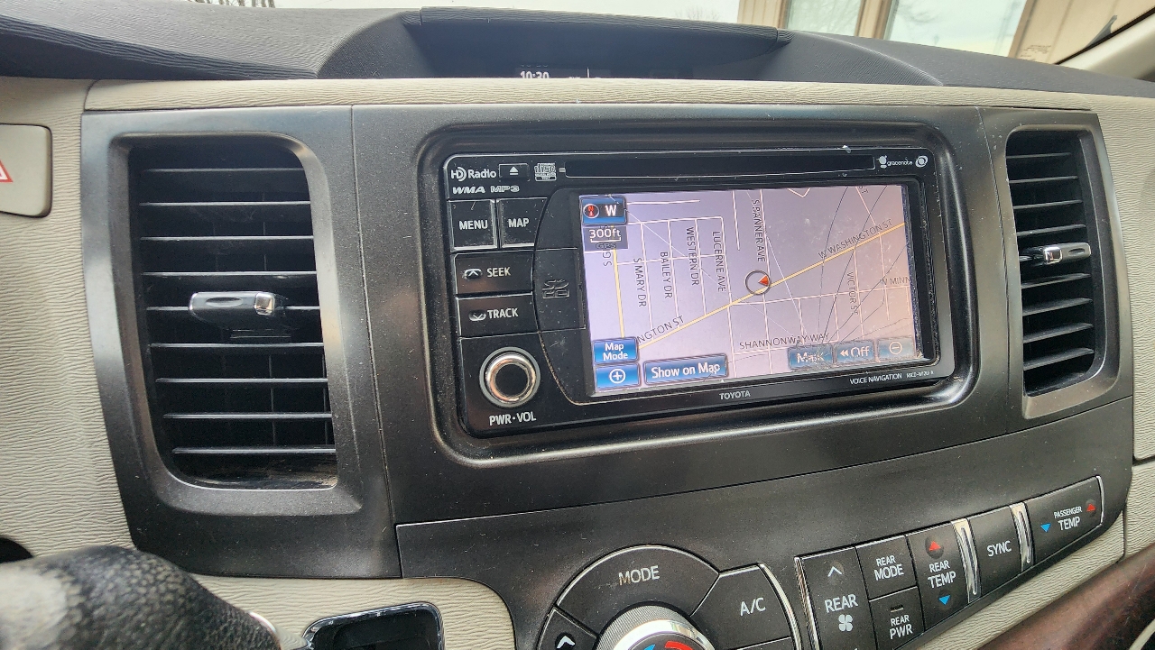 Toyota Sienna XLE FWD 8-Passenger V6 2013