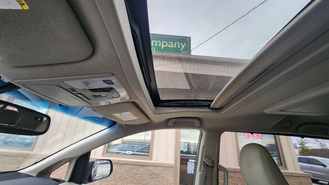 Toyota Sienna XLE FWD 8-Passenger V6 2013