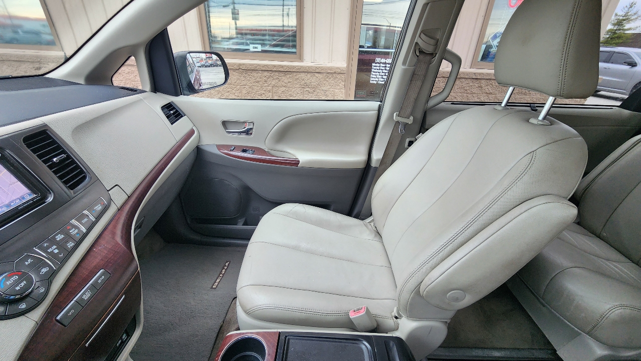 Toyota Sienna XLE FWD 8-Passenger V6 2013