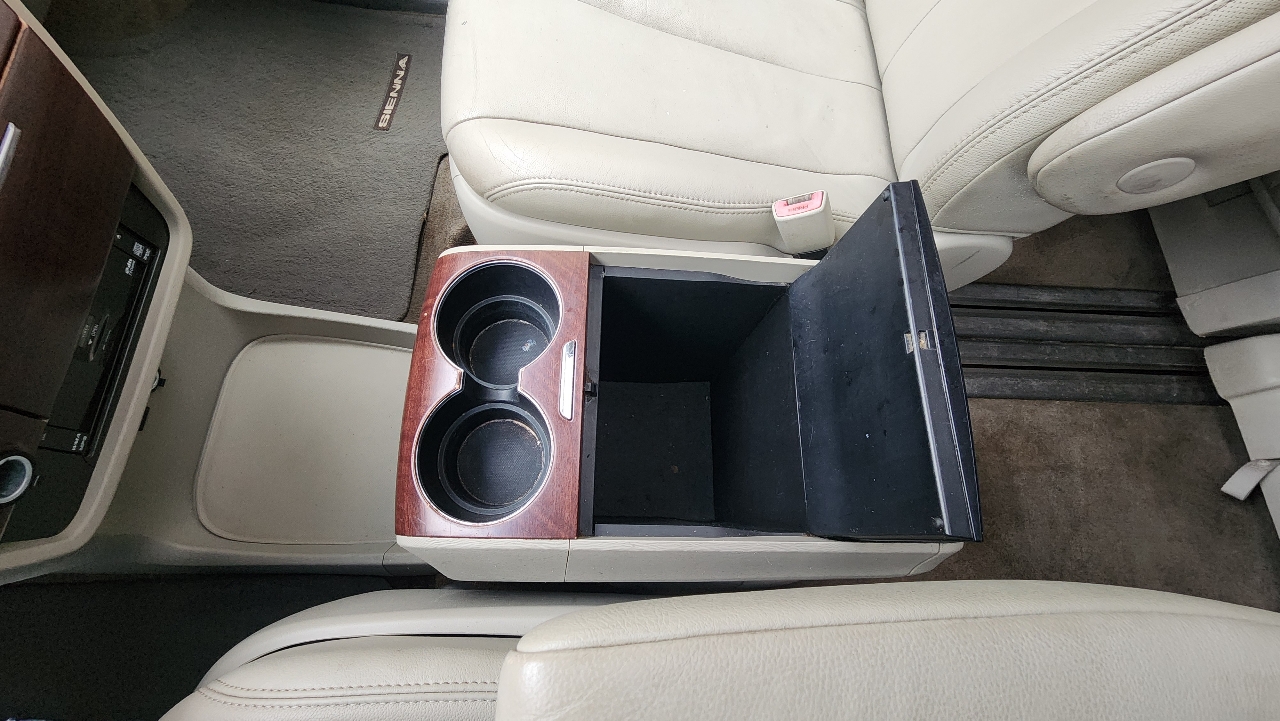 Toyota Sienna XLE FWD 8-Passenger V6 2013