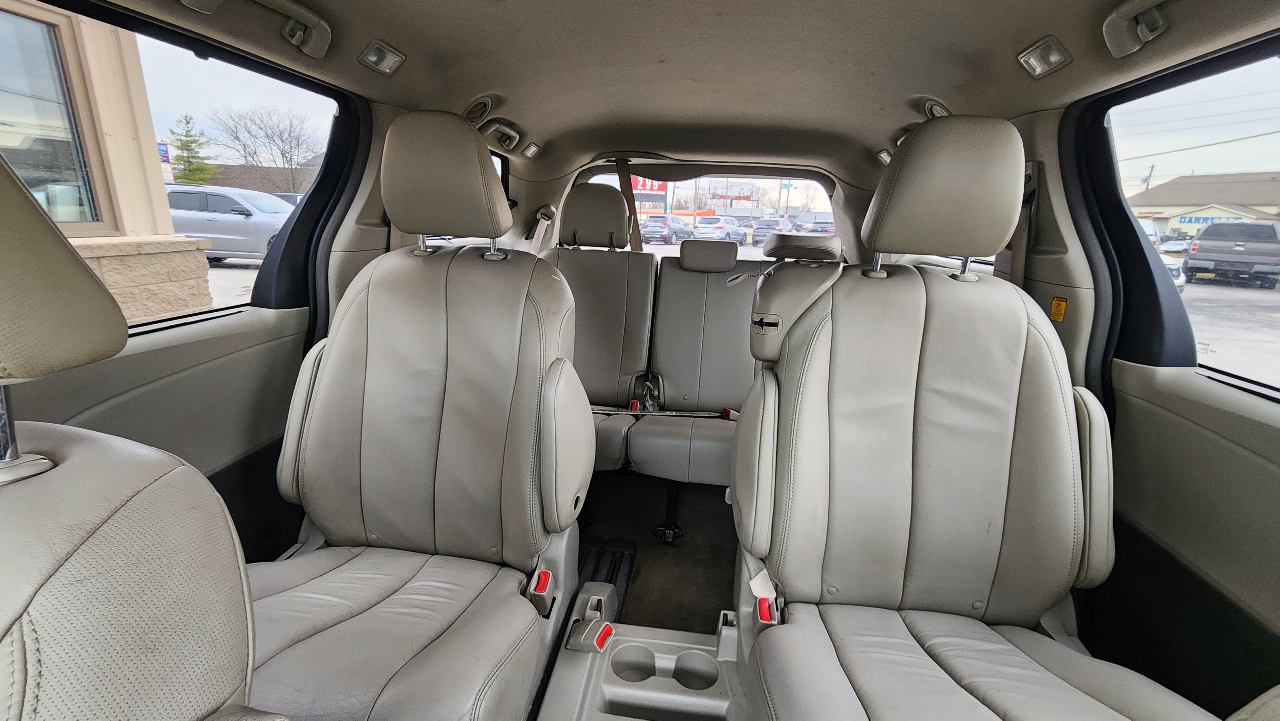 Toyota Sienna XLE FWD 8-Passenger V6 2013