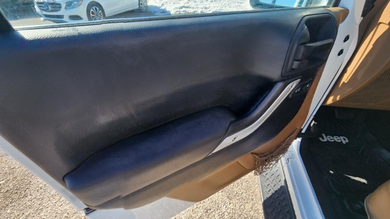 Jeep Wrangler Unlimited Sahara 4WD 2014