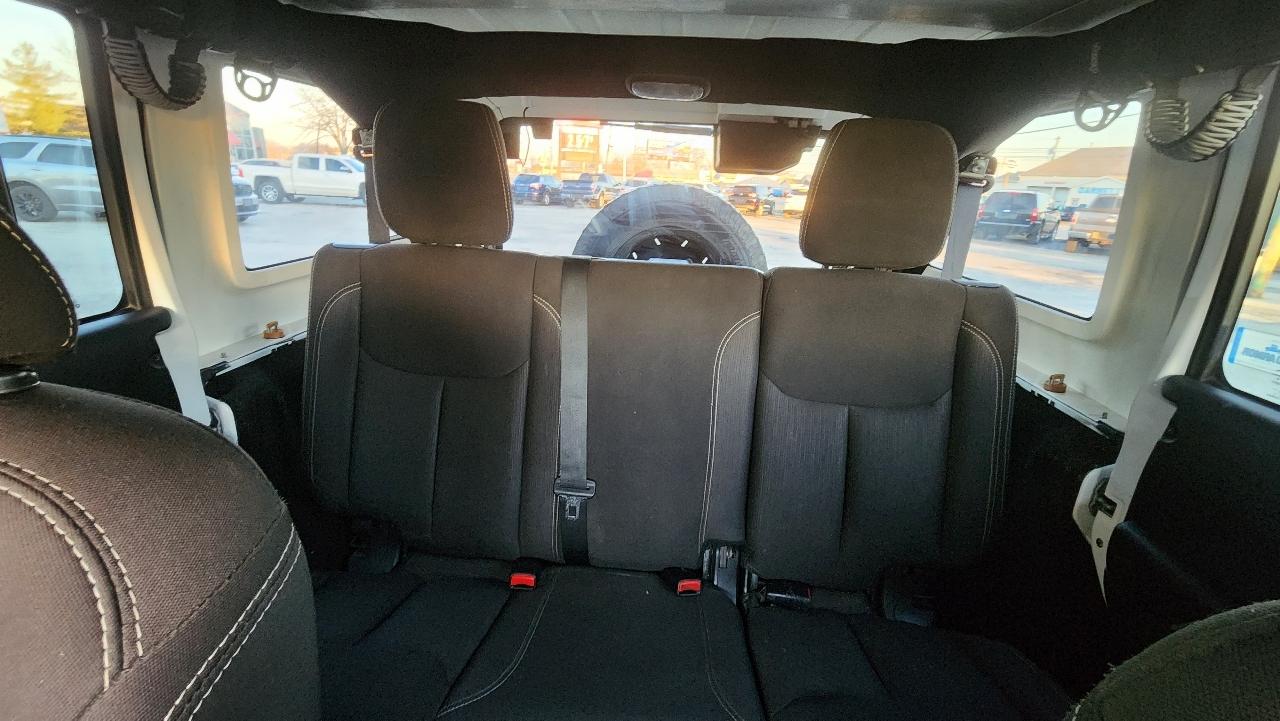 Jeep Wrangler Unlimited Sahara 4WD 2015