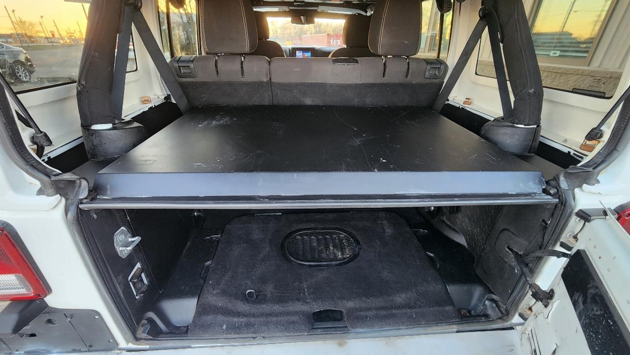 Jeep Wrangler Unlimited Sahara 4WD 2015