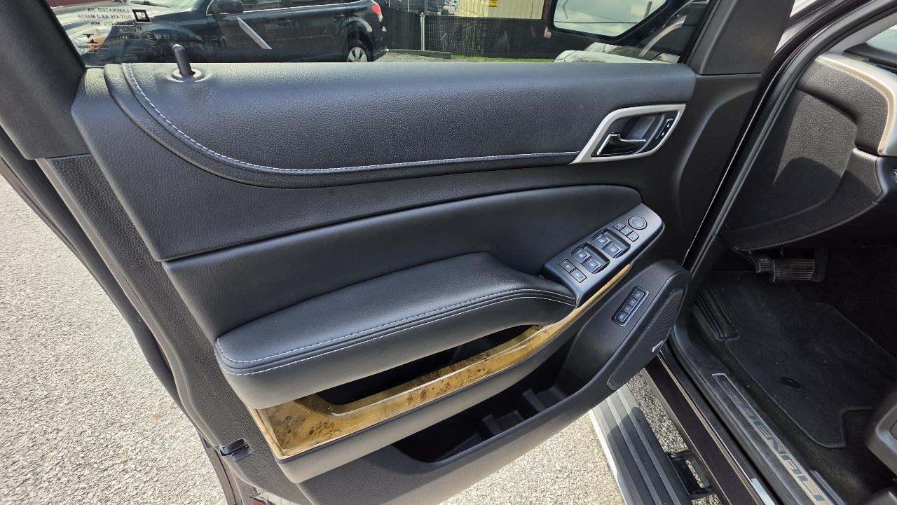 GMC Yukon Denali 4WD 2017