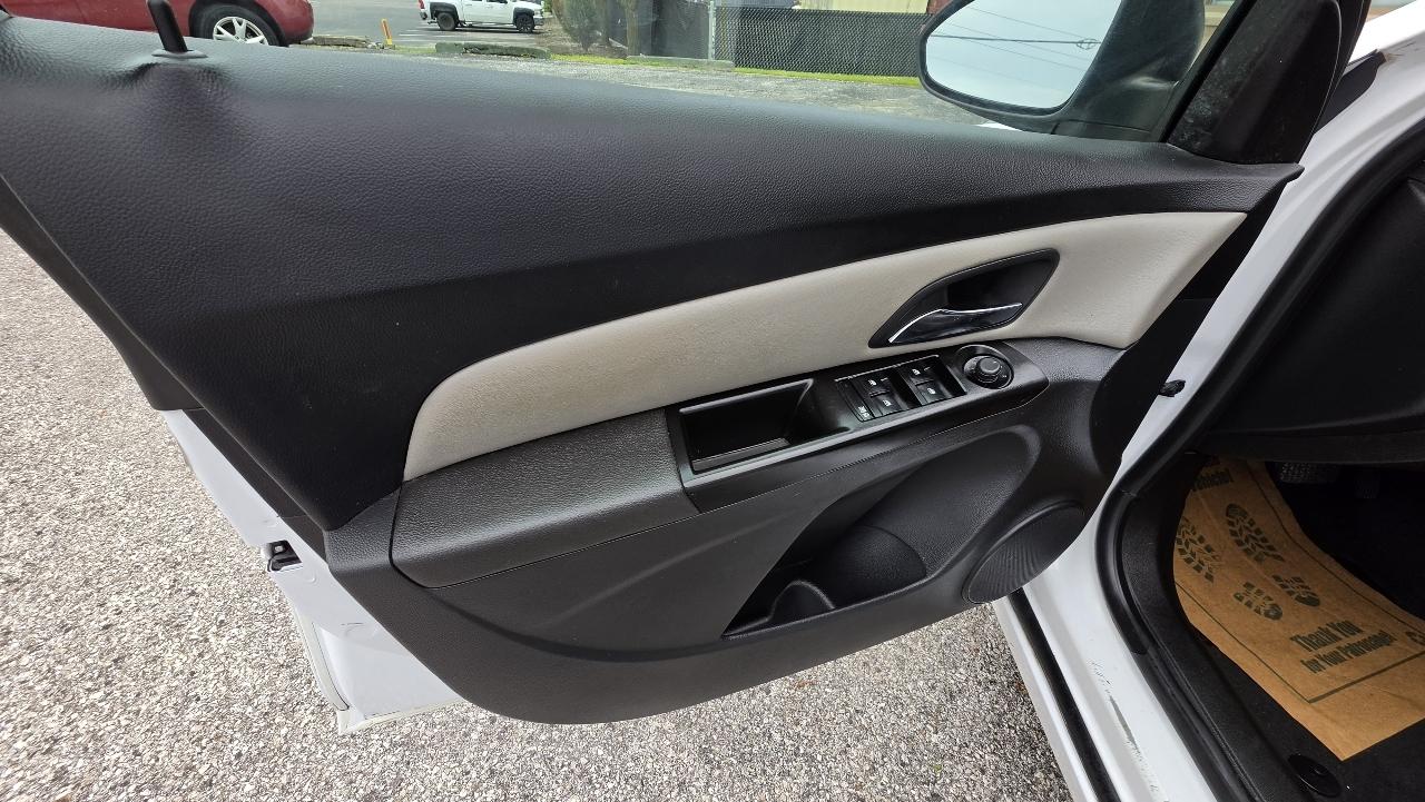 Chevrolet Cruze LS Auto 2013