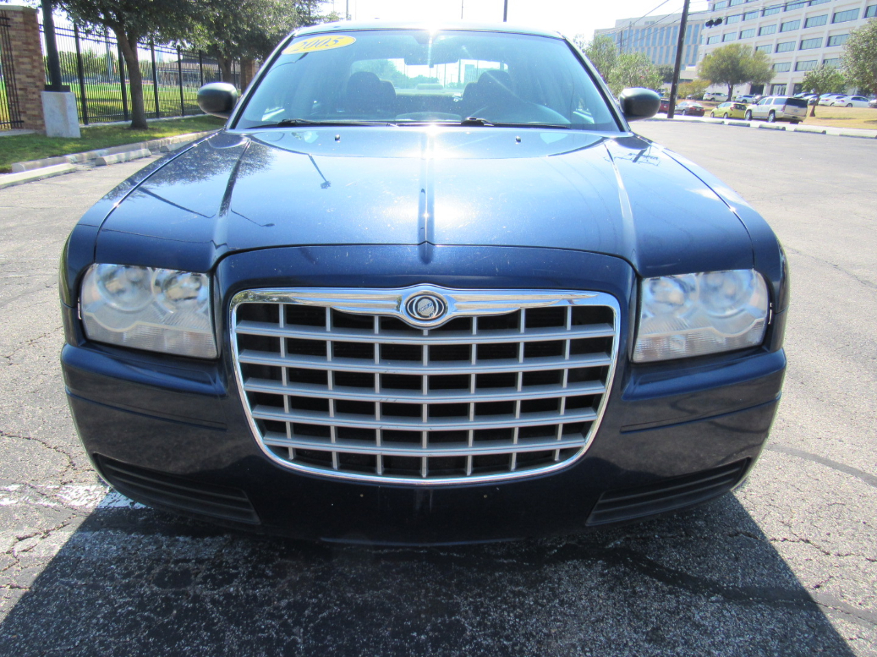 Chrysler 300 4dr Sdn 300 *Ltd Avail* 2005 Chrysler 300 4dr Sdn 300 *Ltd Avail* 2005