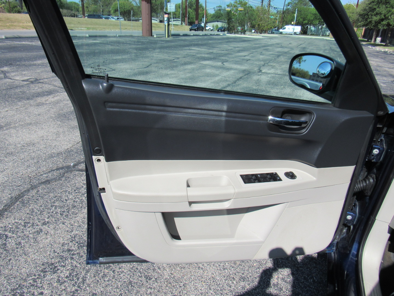 Chrysler 300 4dr Sdn 300 *Ltd Avail* 2005 Chrysler 300 4dr Sdn 300 *Ltd Avail* 2005