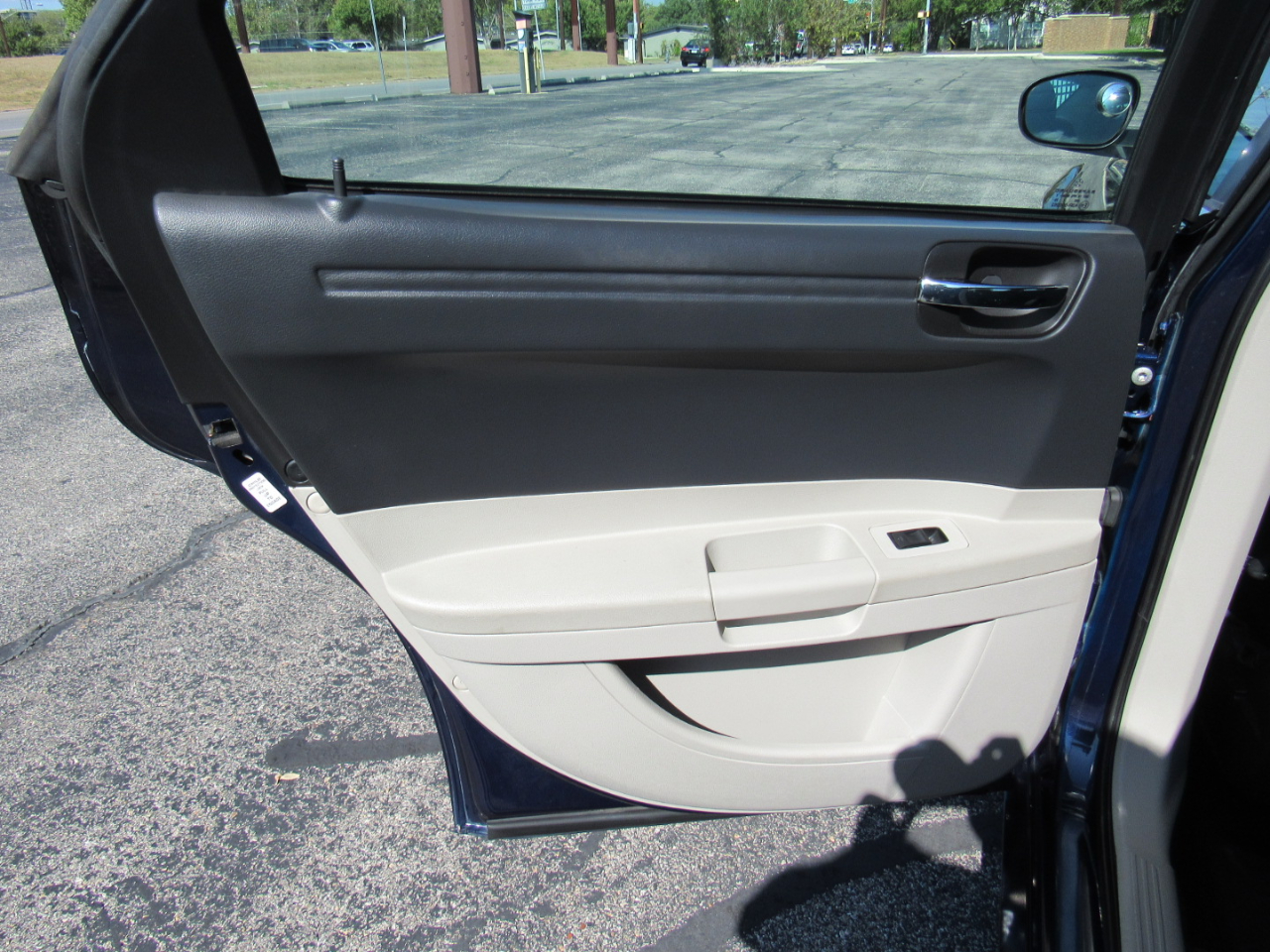 Chrysler 300 4dr Sdn 300 *Ltd Avail* 2005 Chrysler 300 4dr Sdn 300 *Ltd Avail* 2005