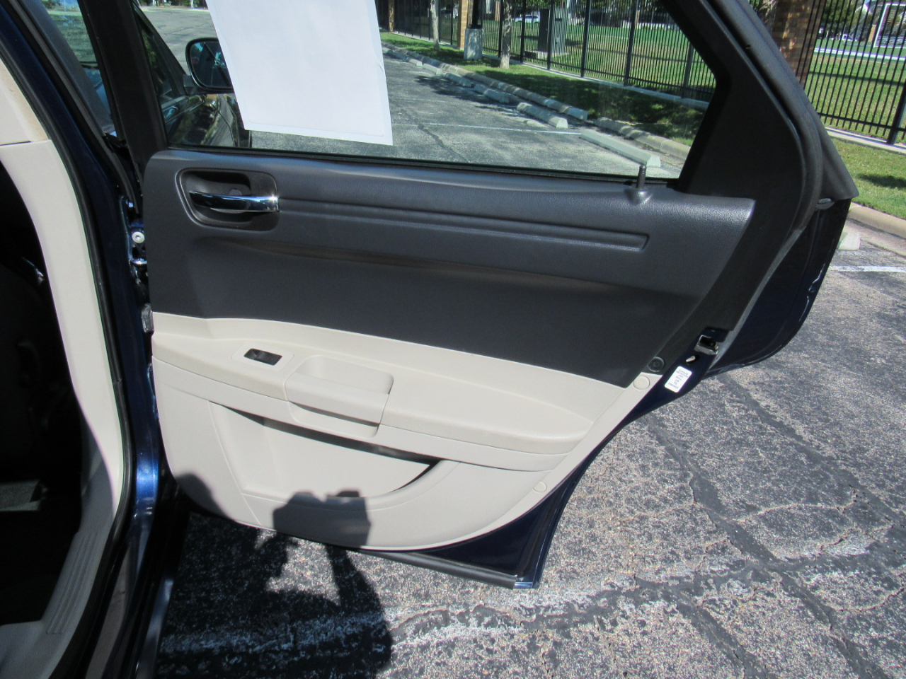 Chrysler 300 4dr Sdn 300 *Ltd Avail* 2005 Chrysler 300 4dr Sdn 300 *Ltd Avail* 2005