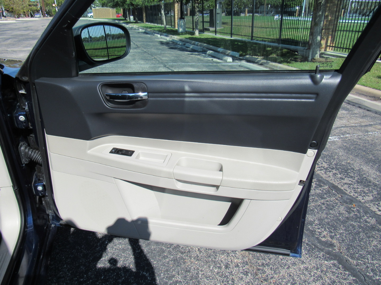 Chrysler 300 4dr Sdn 300 *Ltd Avail* 2005 Chrysler 300 4dr Sdn 300 *Ltd Avail* 2005