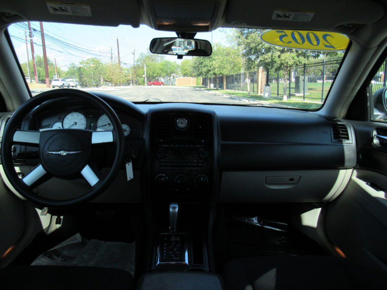 Chrysler 300 4dr Sdn 300 *Ltd Avail* 2005 Chrysler 300 4dr Sdn 300 *Ltd Avail* 2005