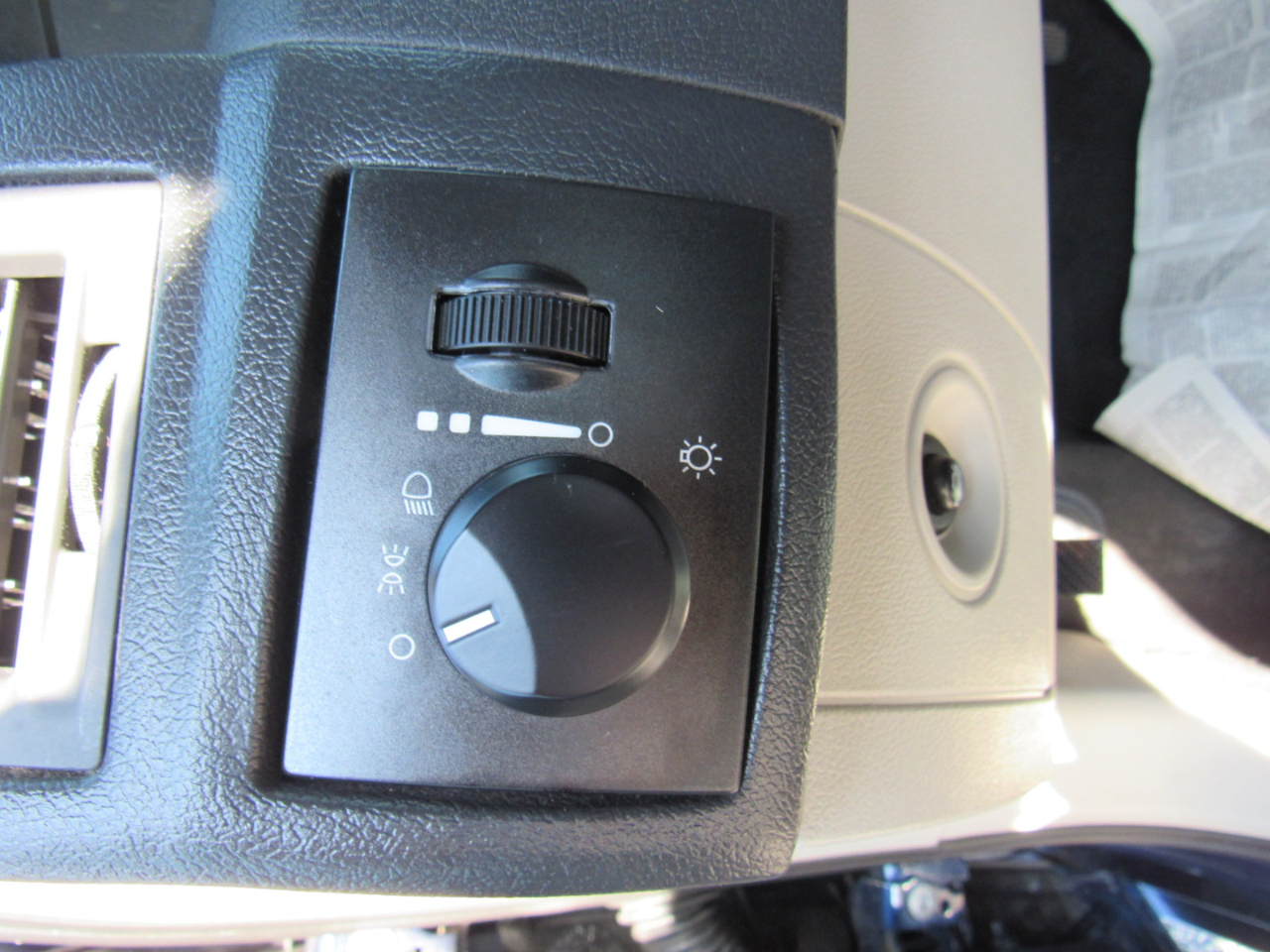 Chrysler 300 4dr Sdn 300 *Ltd Avail* 2005 Chrysler 300 4dr Sdn 300 *Ltd Avail* 2005