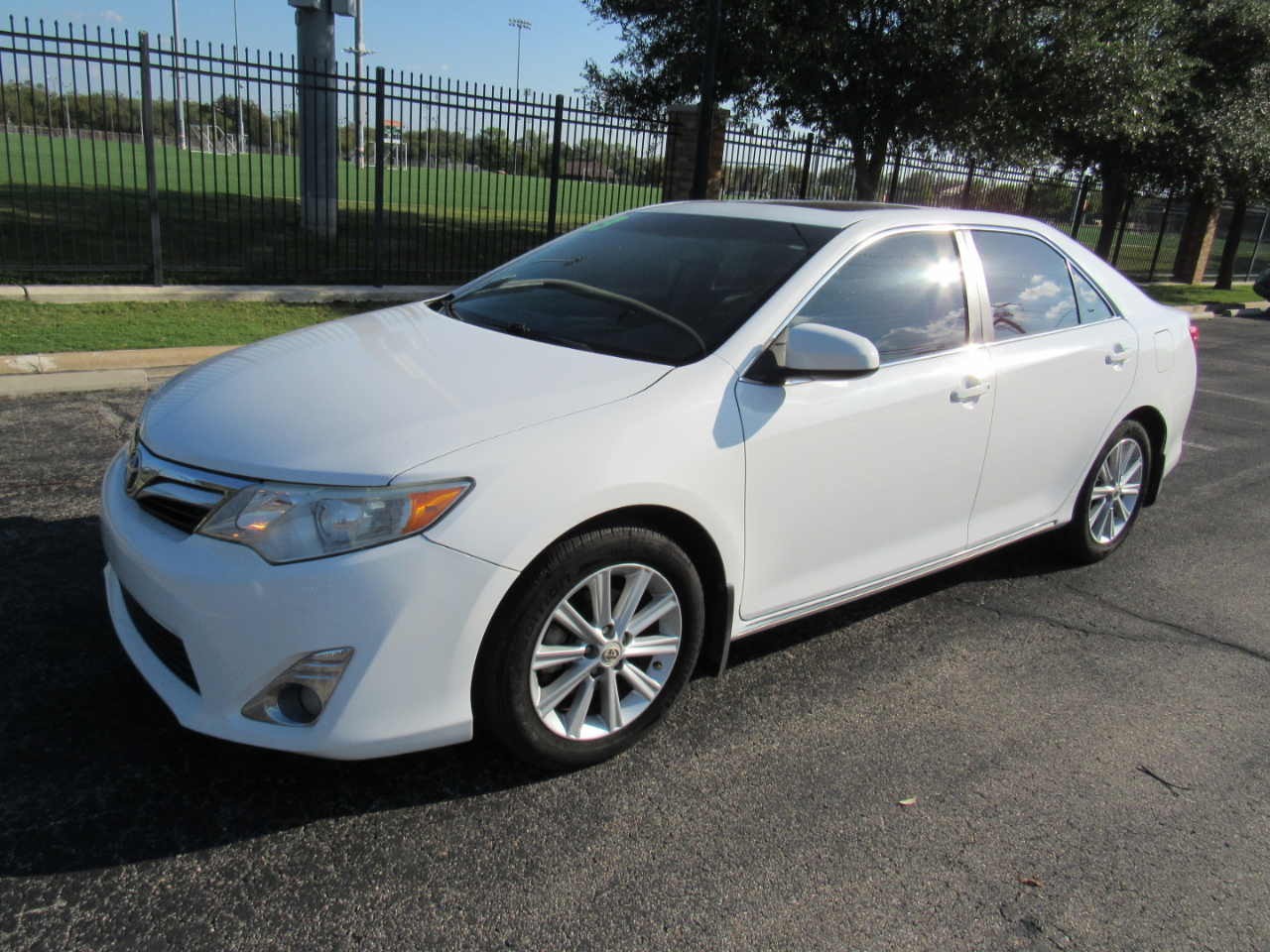 Toyota Camry 4dr Sdn I4 Auto XLE (Natl) 2013 Toyota Camry 4dr Sdn I4 Auto XLE (Natl) 2013