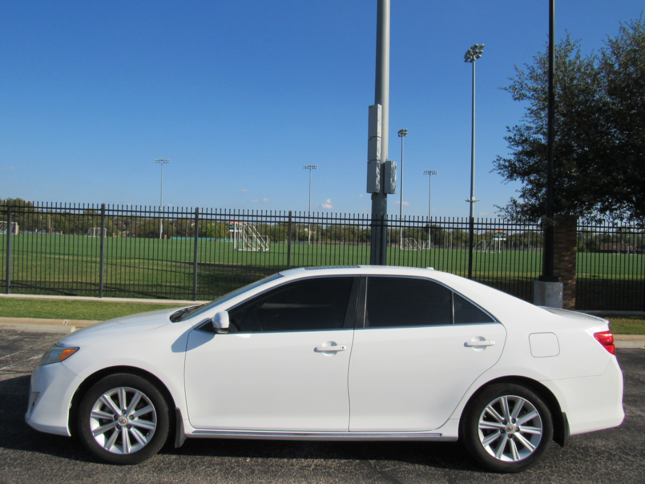 Toyota Camry 4dr Sdn I4 Auto XLE (Natl) 2013 Toyota Camry 4dr Sdn I4 Auto XLE (Natl) 2013