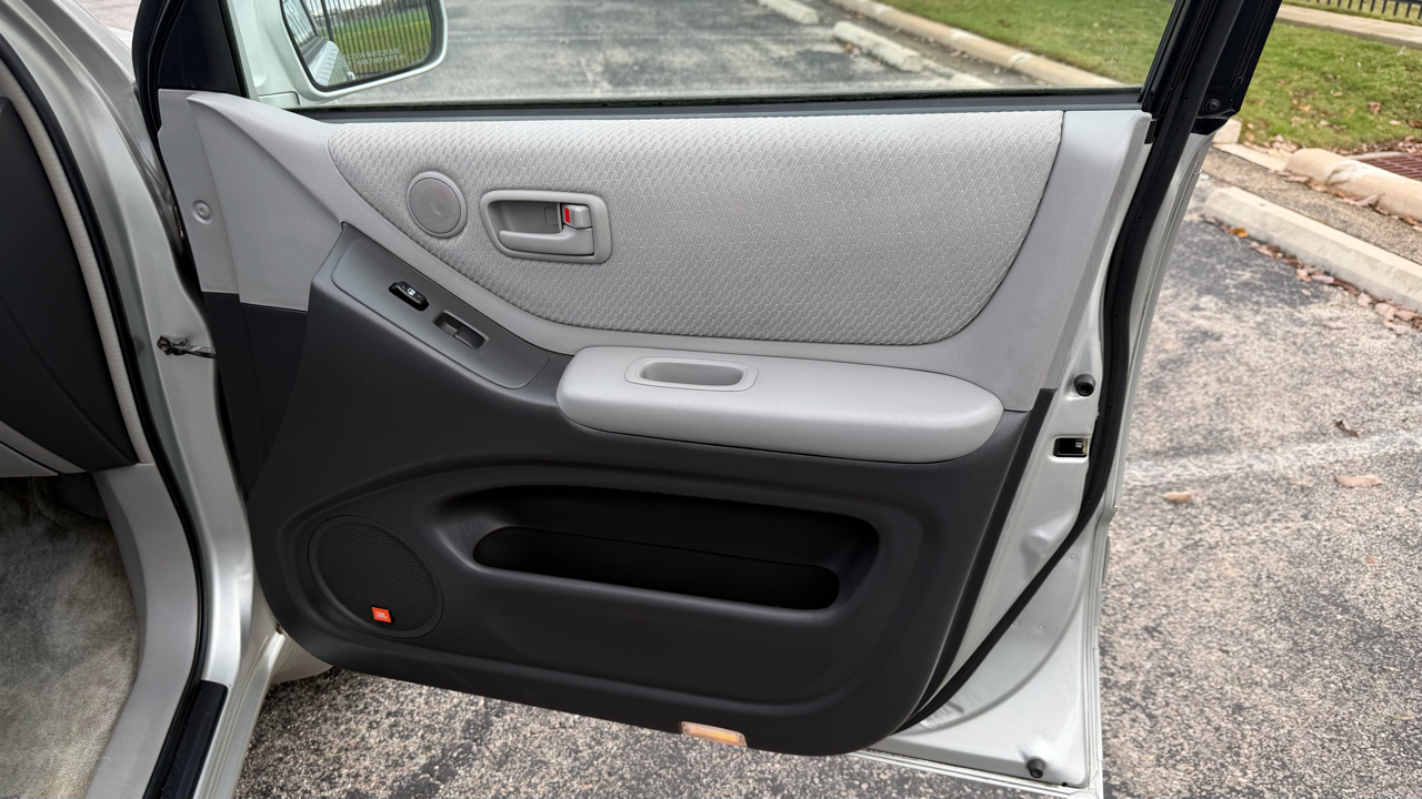 Toyota Highlander 4dr V6 (Natl) 2004