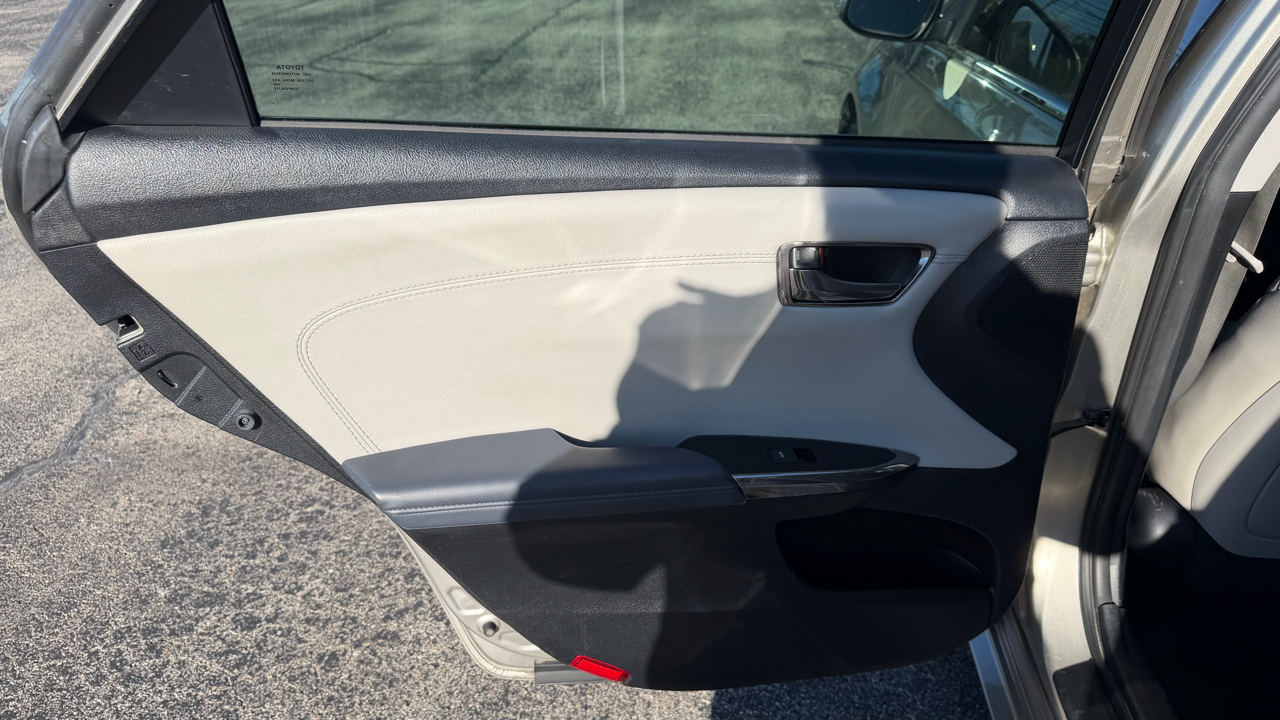 Toyota Avalon Hybrid 4dr Sdn XLE Premium (Natl) 2015