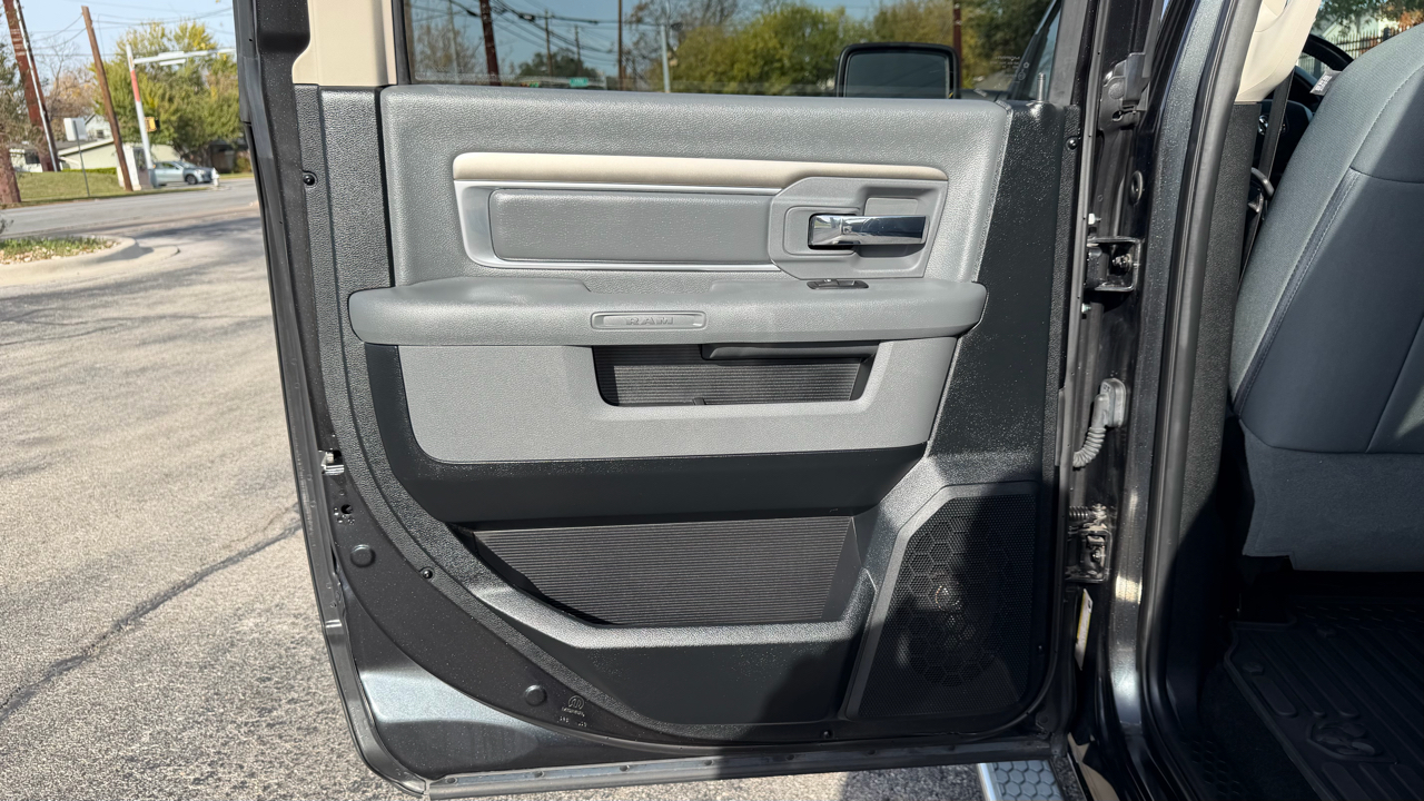 RAM 1500 Lone Star 4x2 Crew Cab 5'7" Box 2017