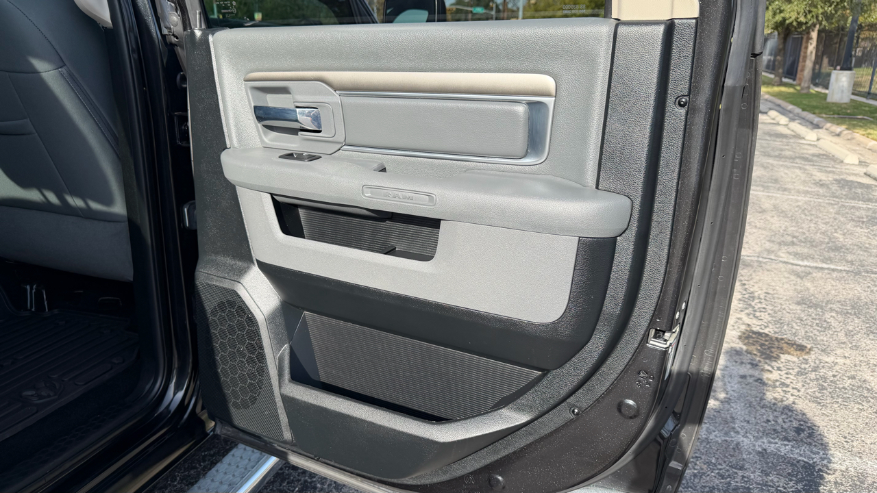 RAM 1500 Lone Star 4x2 Crew Cab 5'7" Box 2017