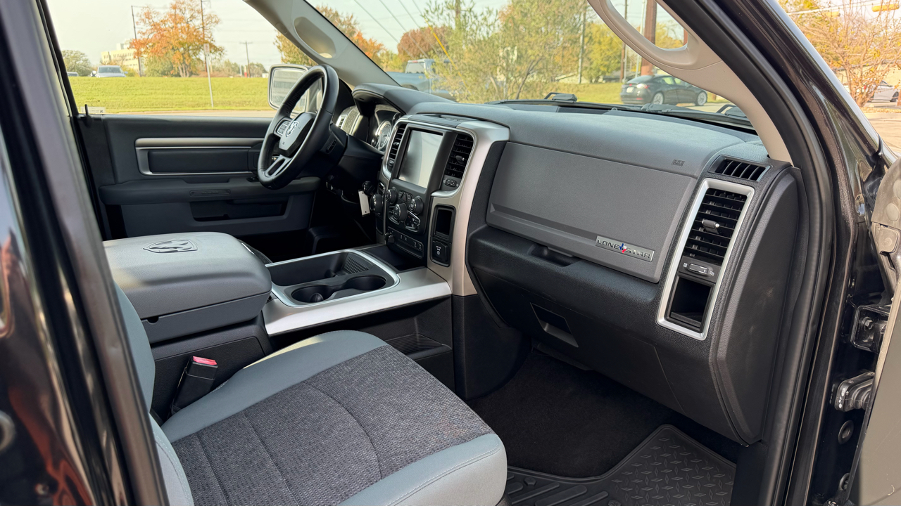 RAM 1500 Lone Star 4x2 Crew Cab 5'7" Box 2017