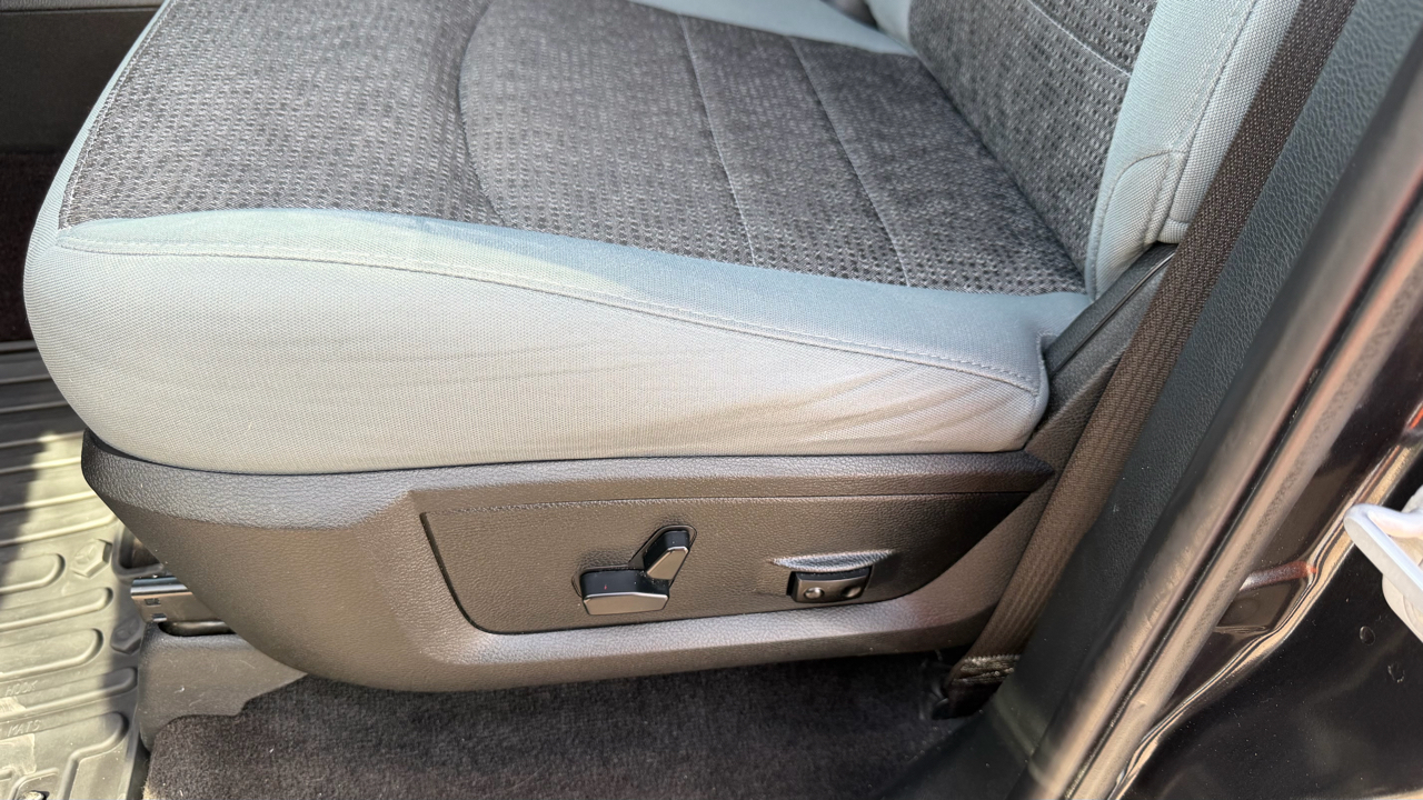 RAM 1500 Lone Star 4x2 Crew Cab 5'7" Box 2017