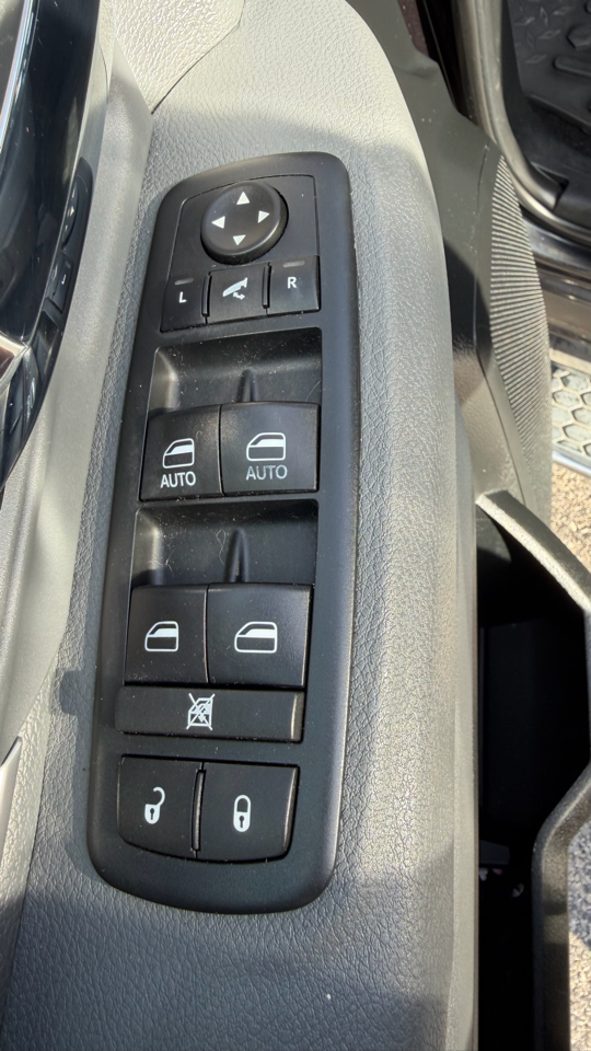 RAM 1500 Lone Star 4x2 Crew Cab 5'7" Box 2017