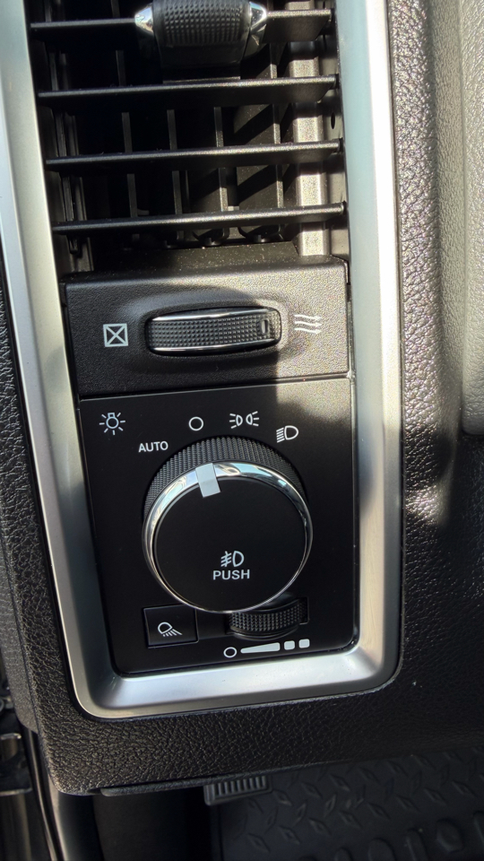 RAM 1500 Lone Star 4x2 Crew Cab 5'7" Box 2017