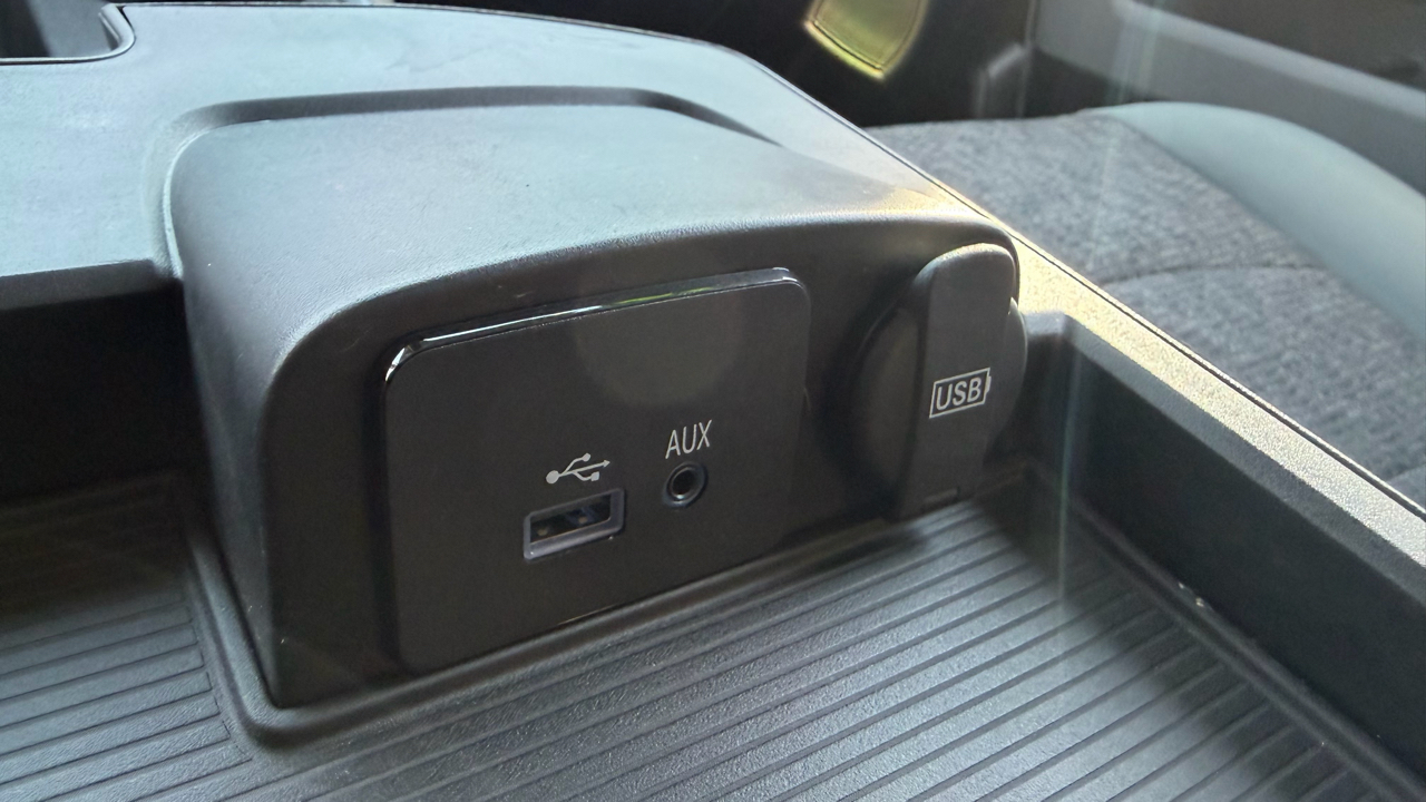 RAM 1500 Lone Star 4x2 Crew Cab 5'7" Box 2017