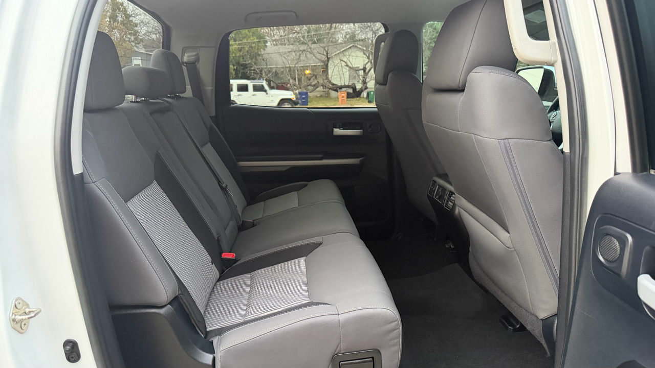 Toyota Tundra 4WD Truck CrewMax 5.7L FFV V8 6-Spd AT SR5 (Natl) 2016