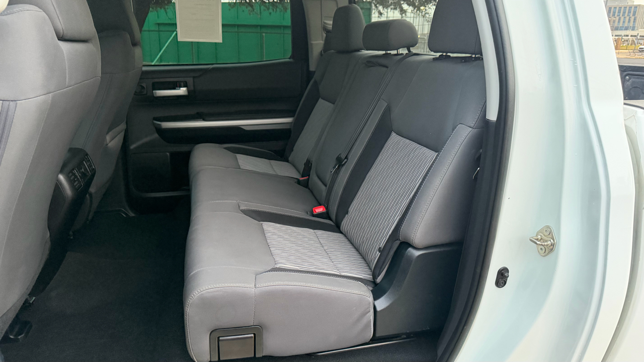 Toyota Tundra 4WD Truck CrewMax 5.7L FFV V8 6-Spd AT SR5 (Natl) 2016