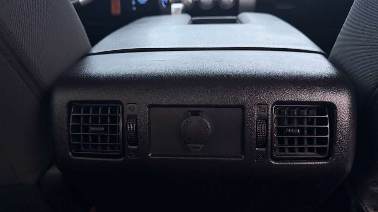 Toyota Tundra 4WD Truck CrewMax 5.7L FFV V8 6-Spd AT SR5 (Natl) 2016