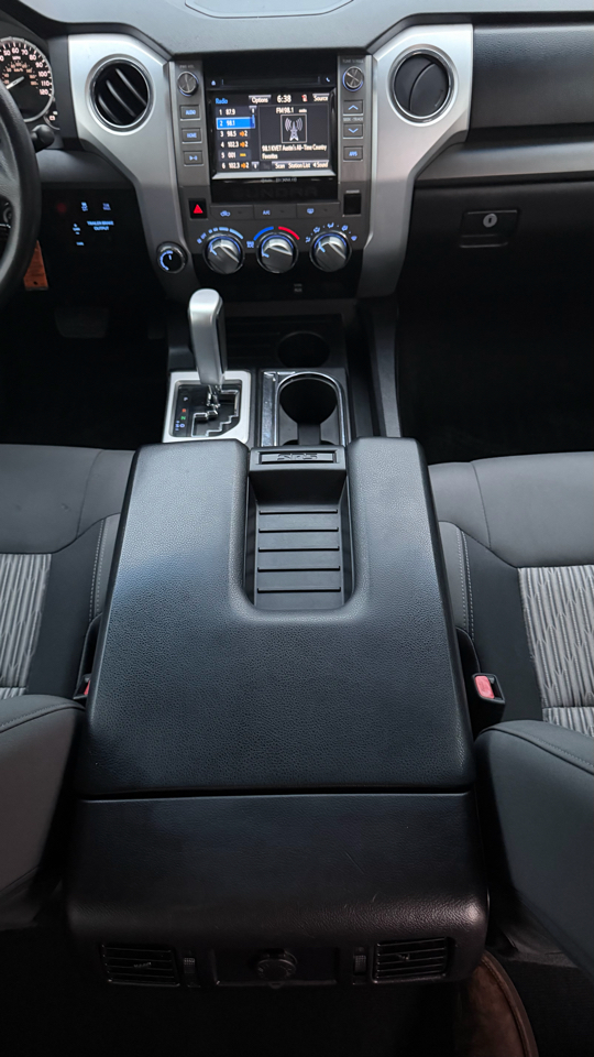 Toyota Tundra 4WD Truck CrewMax 5.7L FFV V8 6-Spd AT SR5 (Natl) 2016