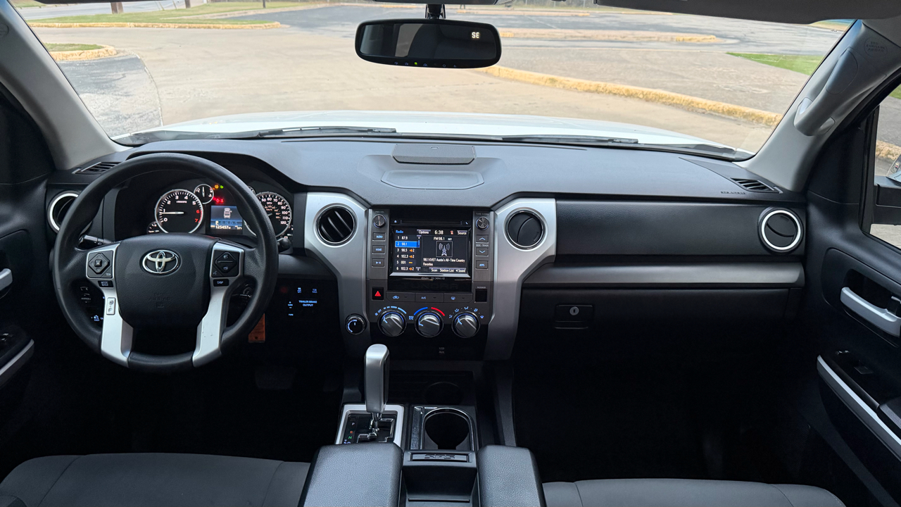 Toyota Tundra 4WD Truck CrewMax 5.7L FFV V8 6-Spd AT SR5 (Natl) 2016