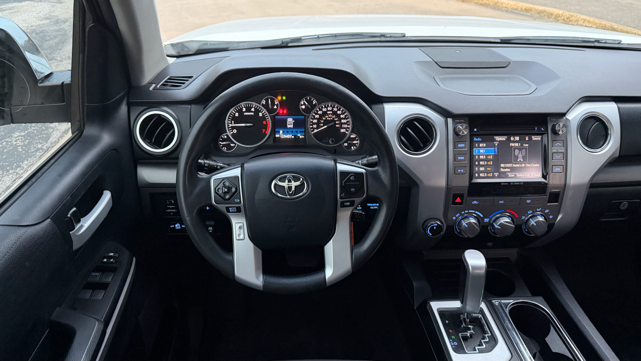 Toyota Tundra 4WD Truck CrewMax 5.7L FFV V8 6-Spd AT SR5 (Natl) 2016