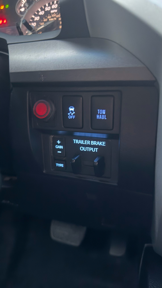 Toyota Tundra 4WD Truck CrewMax 5.7L FFV V8 6-Spd AT SR5 (Natl) 2016