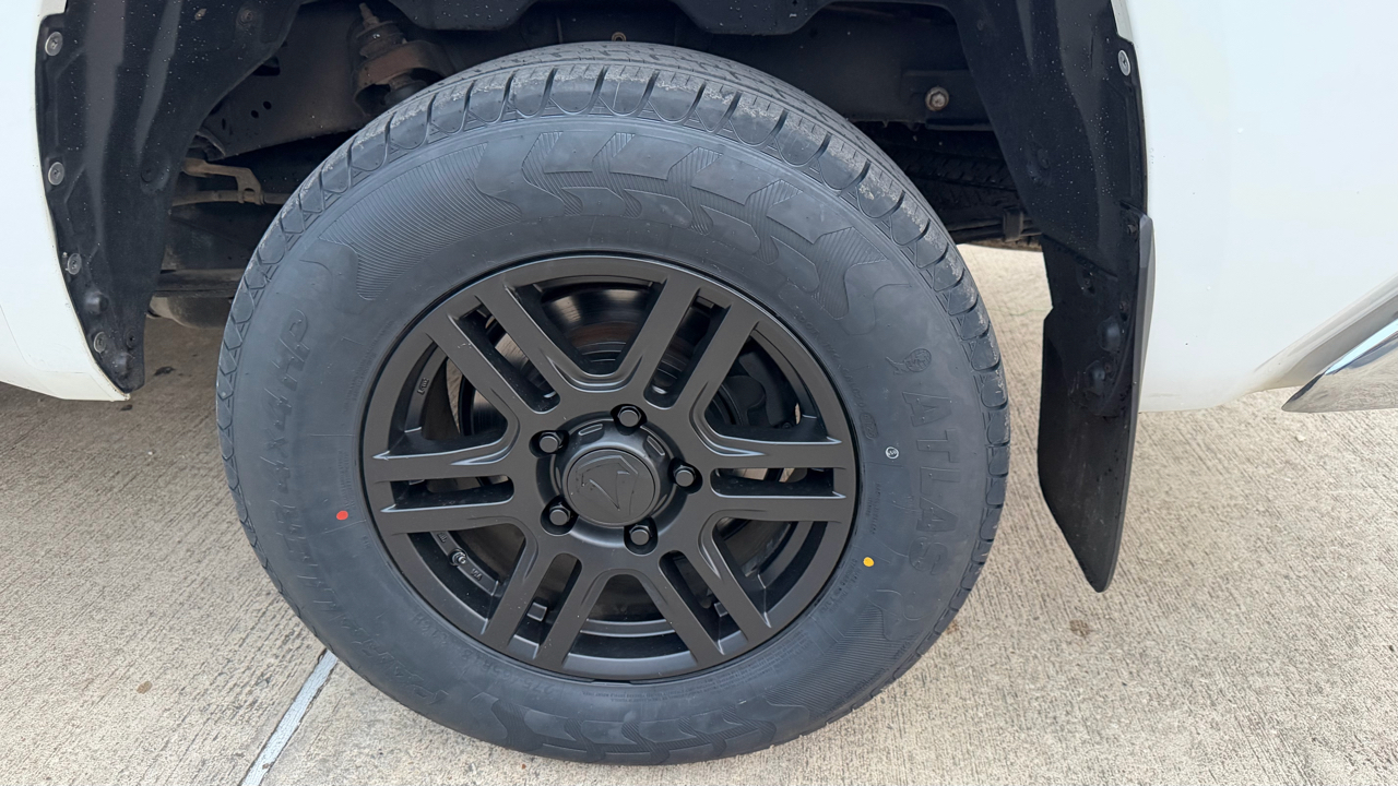 Toyota Tundra 4WD Truck CrewMax 5.7L FFV V8 6-Spd AT SR5 (Natl) 2016