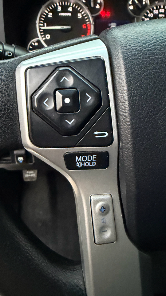 Toyota Tundra 4WD Truck CrewMax 5.7L FFV V8 6-Spd AT SR5 (Natl) 2016